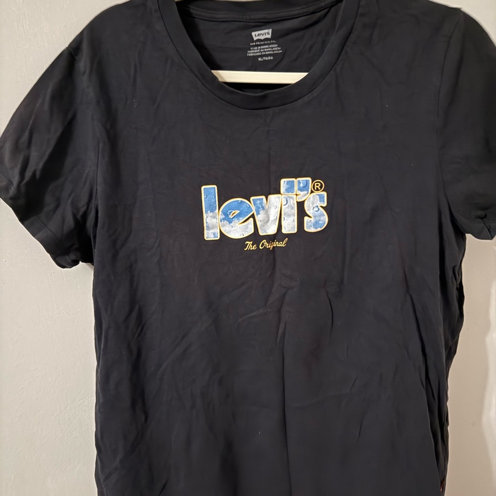 Levi's Charcoal Tee with Subtle Logo